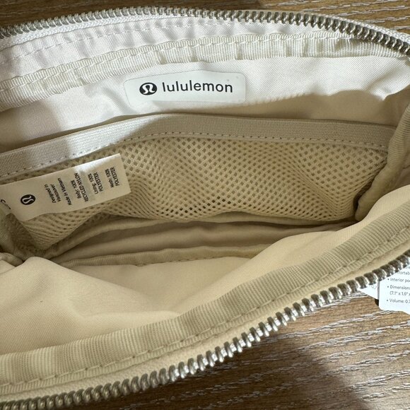 Lululemon Everywhere Crossbody Belt Bag White Opal Raw Linen WHTO/RWLI/WHT 50223 - Picture 5 of 6